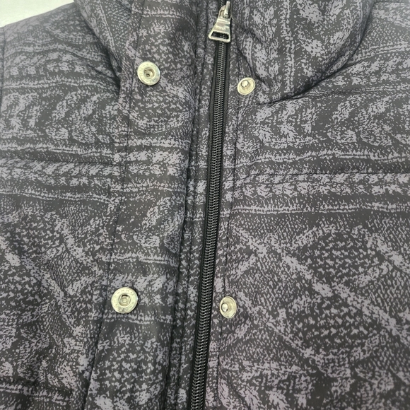 Style & Co Women's Light Puffer Vest Grey Black Geometric Print Polyfill Small - Picture 4 of 10